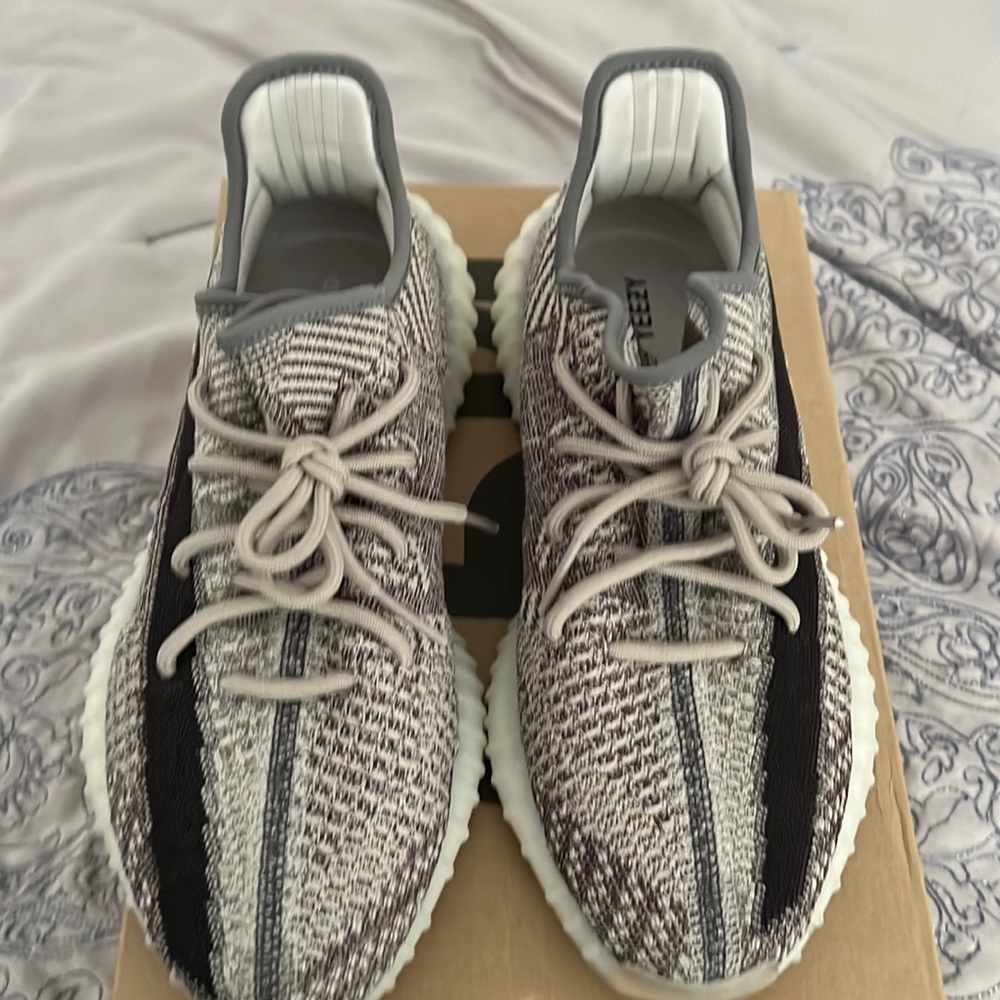 Yeezy Boost 350 V2
